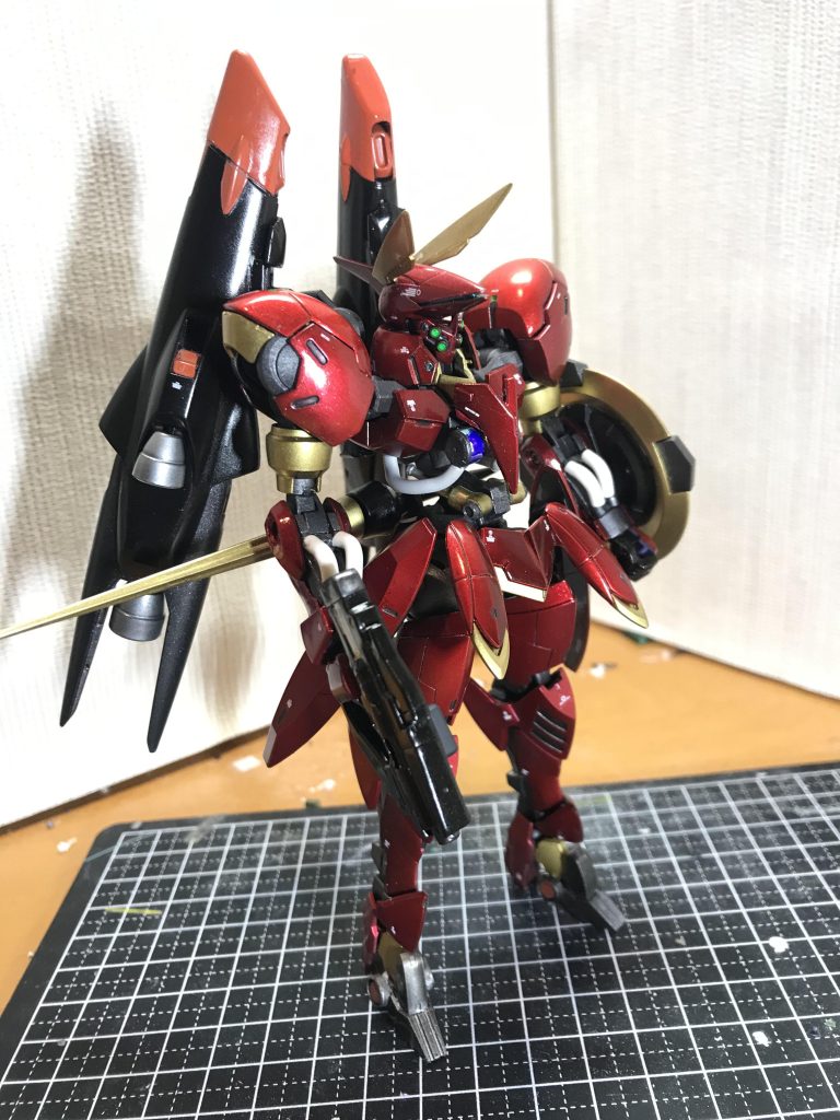 武装は飛び道具も欲しかったのでレギンレイズのマシンガンをショートバレルにしました。あとは固定武装のシールドとスピアです。