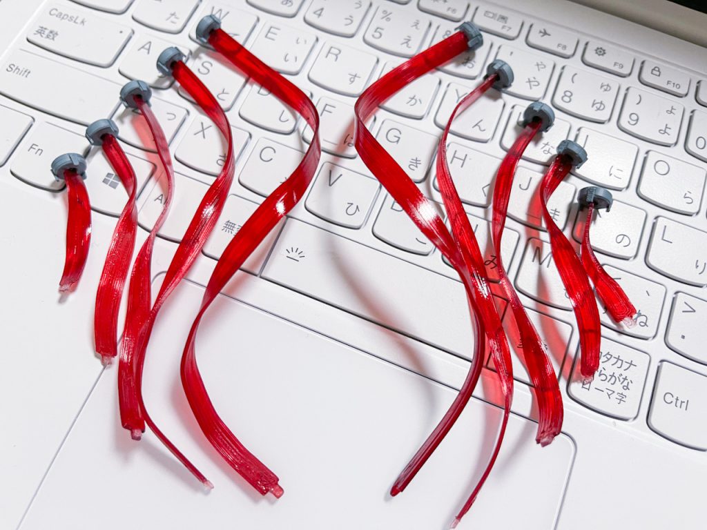 ビットエフェクトはあえて積層跡が残るように製作することでエフェクトのデザインとして活かしています。