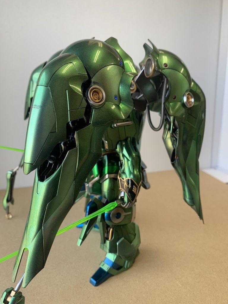 バインダーを分割、展開を表現してみました。でも実際に可動させる技術はありません…ちなみに分割したのは前側2個だけです。だって大変なんだもん。