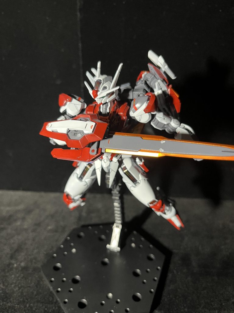 武器ポージングは…ちょっと新しい撮影ブースでの撮影の勝手がヨクワカラン…だったので大目に見てクレメンス…