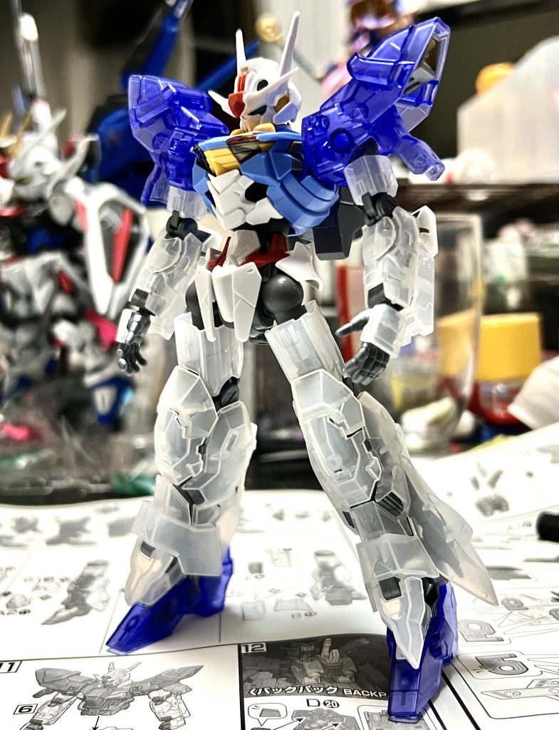 まず素体。元キットが入手困難なのでクリアバージョンで代用しました。そのままでは腕も足も接続できなかったので、足は真鍮線で接続、腕は2mm延長して接続しました。