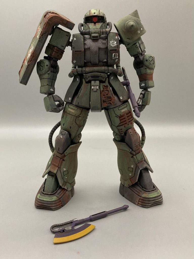 正面画像。細部の塗装とウェザリングもピグメント使いつつこだわりのダメージ表現。