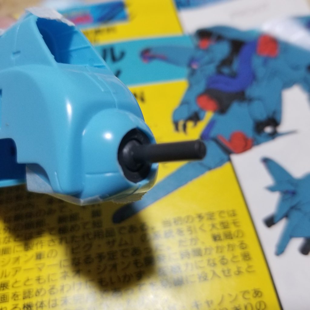 こんな感じでボールジョイントを仕込んで腕に表情を持たせました