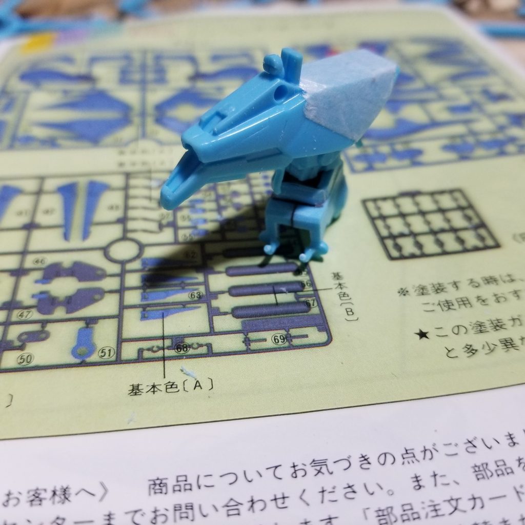 頭部も変形時の格納のみでロールが出来なかったので、切り離した上でボールジョイントを追加