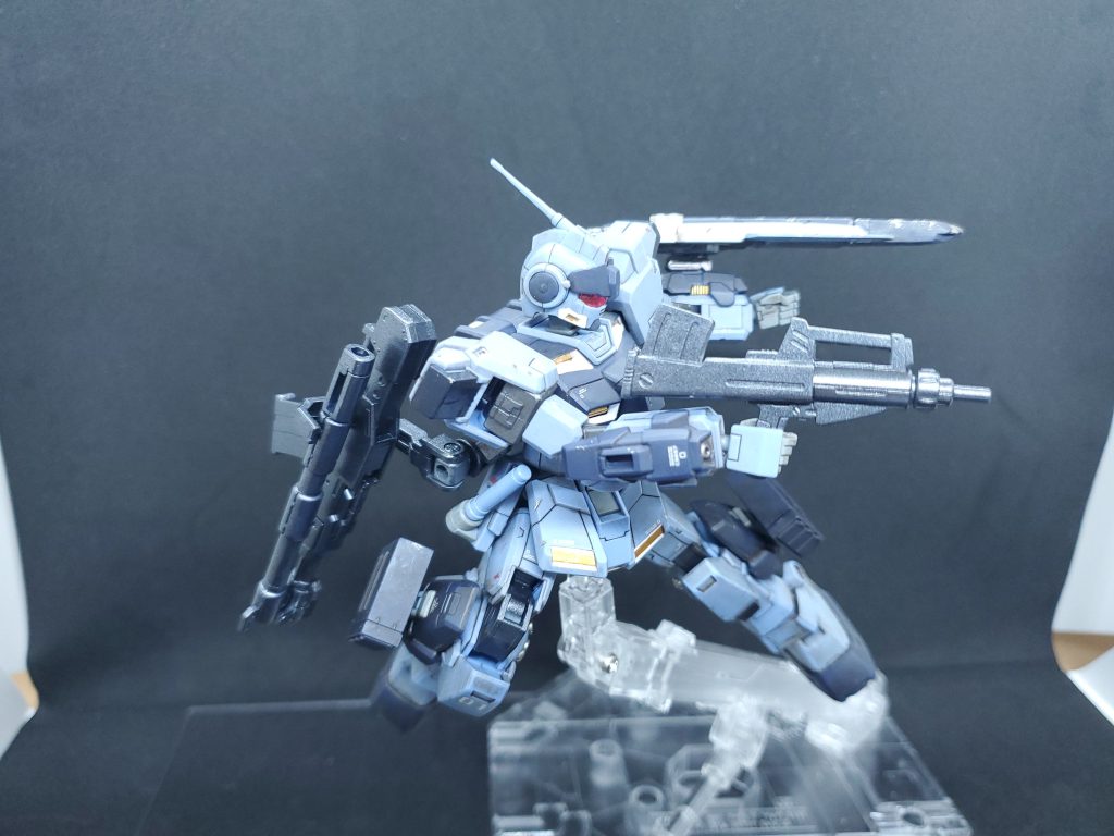 アクションベースで射撃ポーズを取らせました！可動域も良好でポージングが決まります！