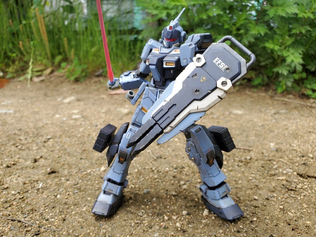 陸戦仕様というこでサーベルを持たせて外で撮影してみました！自然光は良いですね～(*´∇｀)