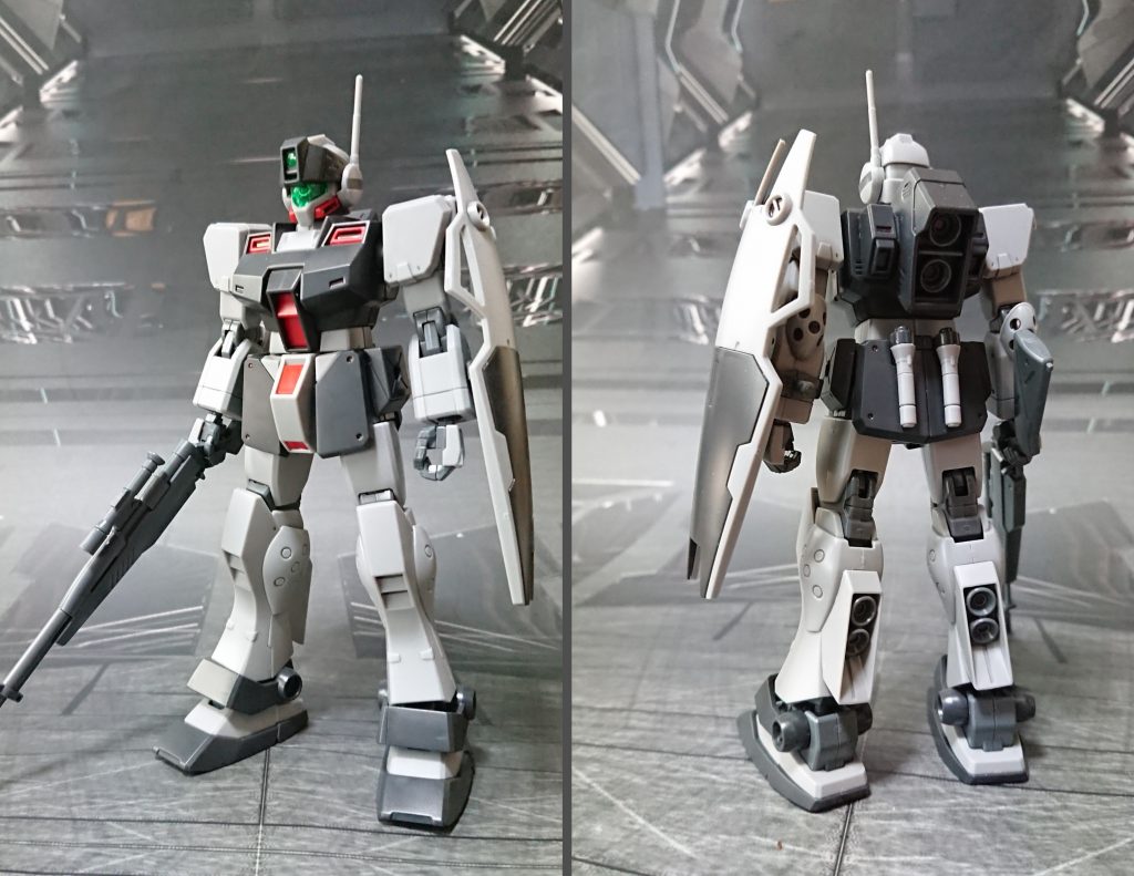 “昼の姿”こと、普通のジム・スナイパーⅡで前後ろ。“踊る黒い死神”リド・ウォルフ機のカラーリング指定を無視し、余剰パーツで好みのカラーリングに組みました。ここで余った黒いパーツを使って…