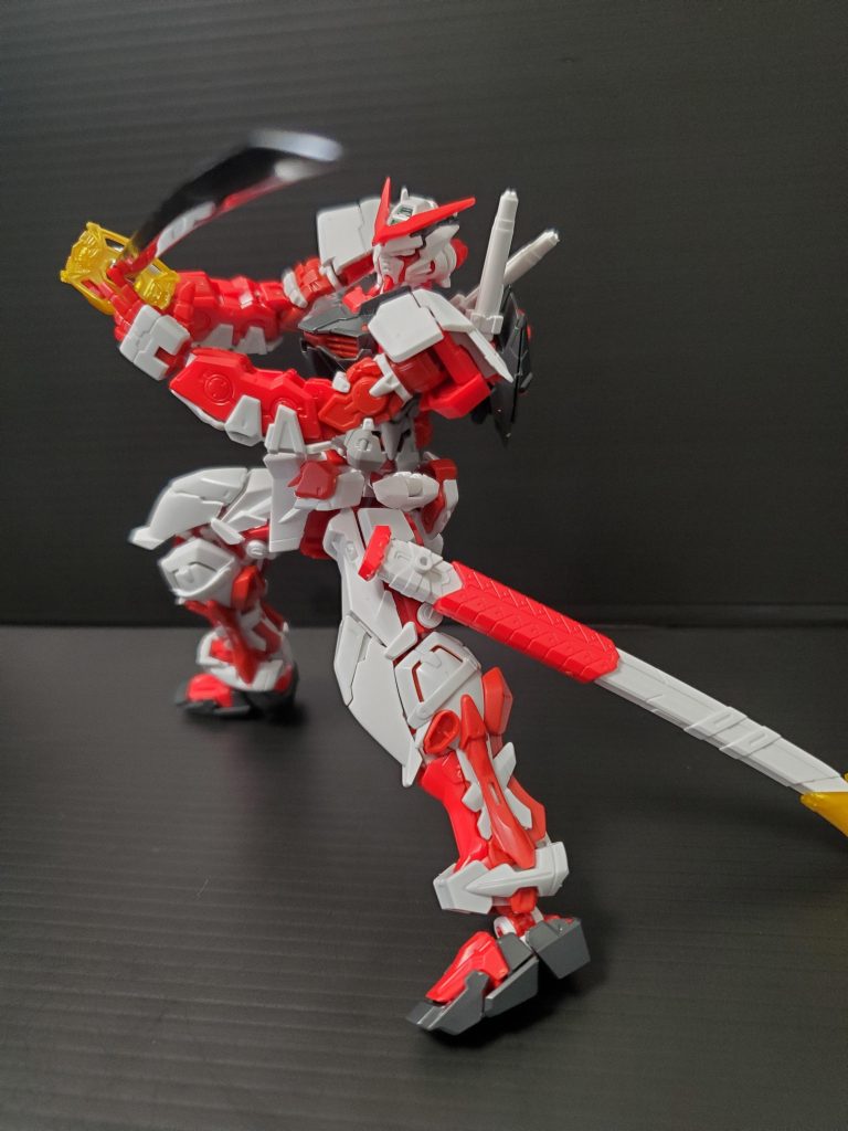 この綺麗な赤のほうが、アストレイにはあってる気がします。