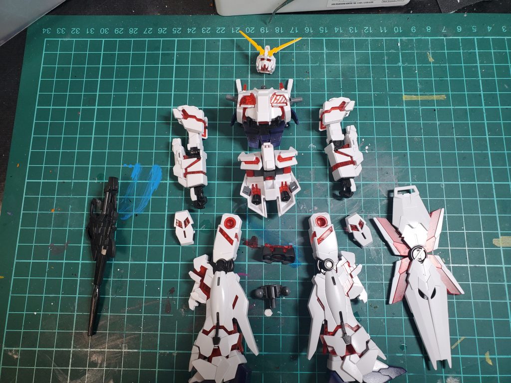 とりあえず、塗装して組み立て前の興奮の瞬間を思い出に残しました。