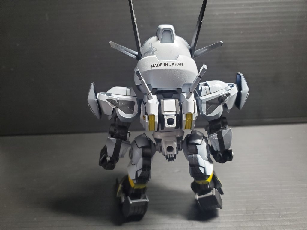 頭の後ろには、サソリマークとなぜか”MADE IN JAPAN