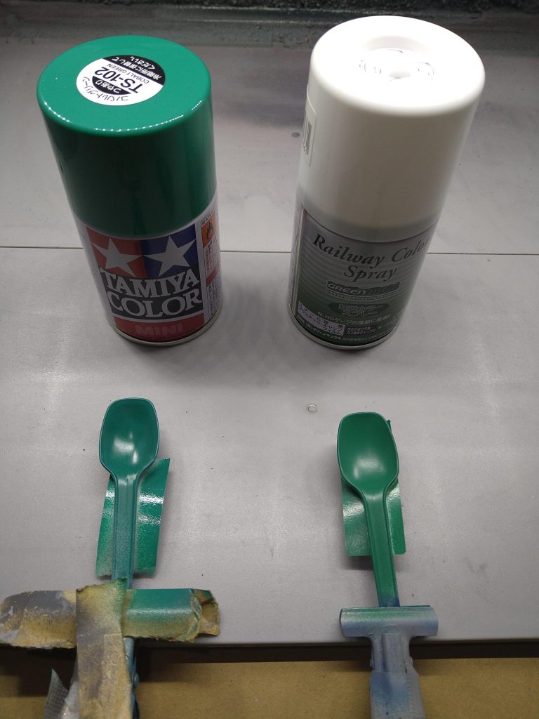 今回ポイントは緑で、タミヤのコバルトグリーンが発色も良く合っていた。