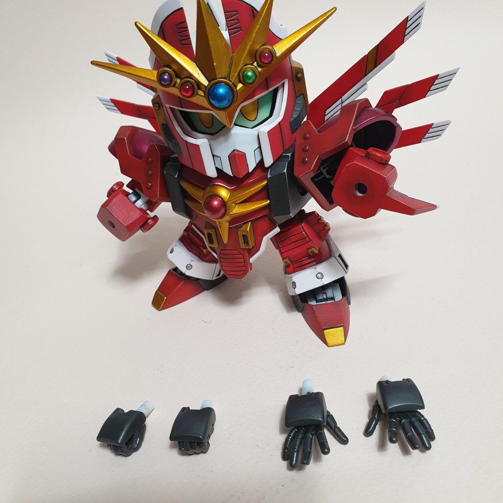 ハンドパーツは交換式に改造しました。