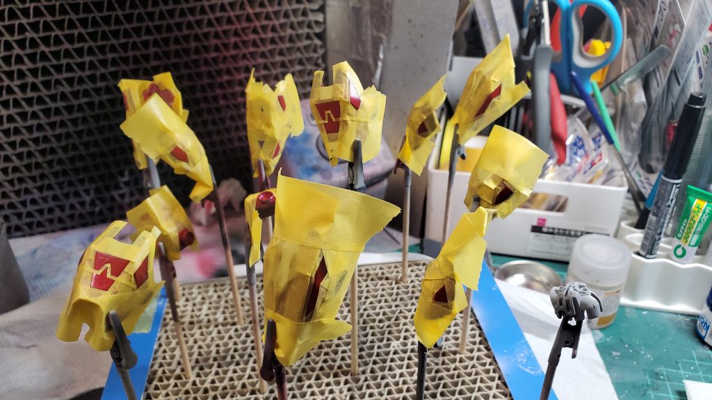 瞑想中に張り付けたプラバンはマスキングにて塗装しました。意外とめんどくさかったです。