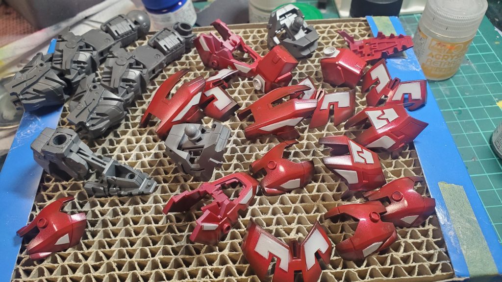 マスキング外した状態です。かなりマスキングずれてますが、これが私の性格です。白がくっきりしすぎなので、もうちょっとシャドー入れたら良かったと反省。