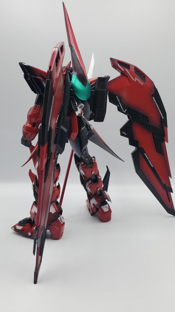 バックパックに接続された、緑の球体と突起がバジュラの特徴となります。