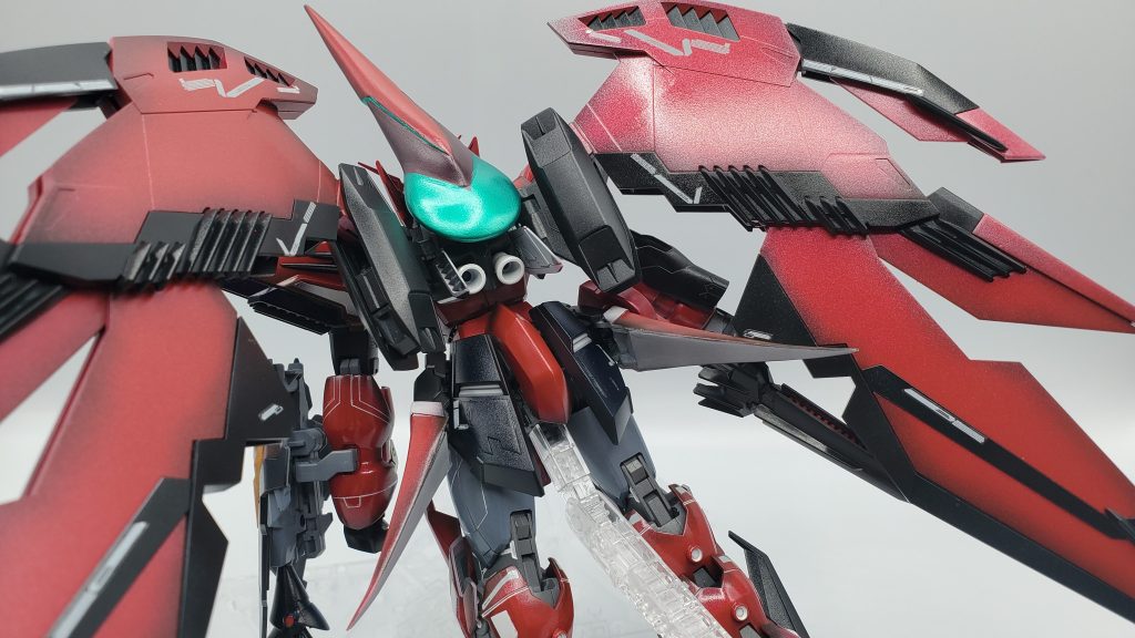 最終的に、この突起をつけることで、5%ぐらいバジュラに見えなくもないかなという仕上がりになり、当方とても満足です。このキットは当方初のMG作成ということで、仕上がりが馬鹿でかいな!という印象がありますが、今後もMGを作ってみたいなと思ってます。最後まで、見ていただきありがとうございました!