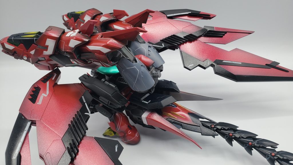 しかしながら、後ろから見ると、思いっきりエビぞりしてて多少滑稽だったりします。