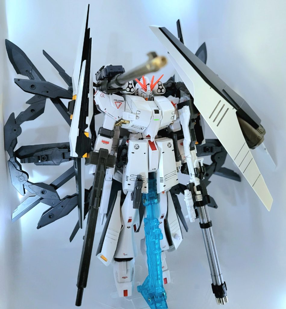 EX-α展開「ビヨンド・ザ・メビウス」形態です∞の形にエネルギーを加速させることにより後にサイコシャードと呼ばれる物を擬似的に発生させる。という設定ですビヨンド・ザ・メビウスって名前は2秒で思いつきました。勘の良い方にはこの時何を聴いていたかわかっちゃいますね