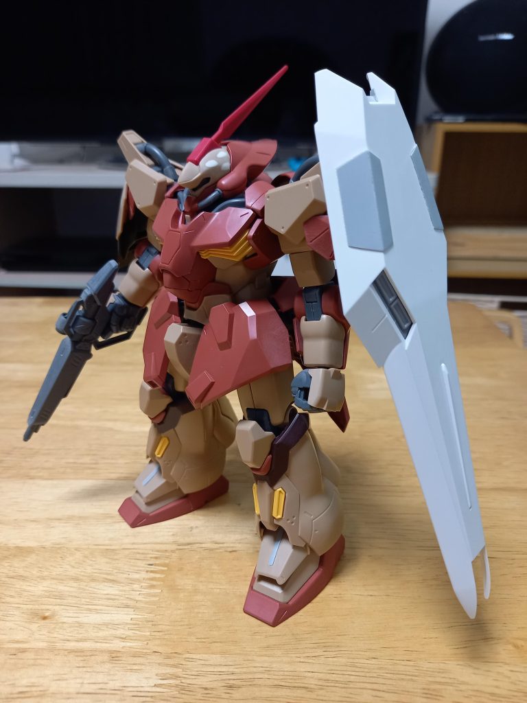 変更箇所・頭部のディテール変更・肩パーツを左右入れ替え・右肩のディテール変更・左肩のシールド追加・部分的にディテール追加