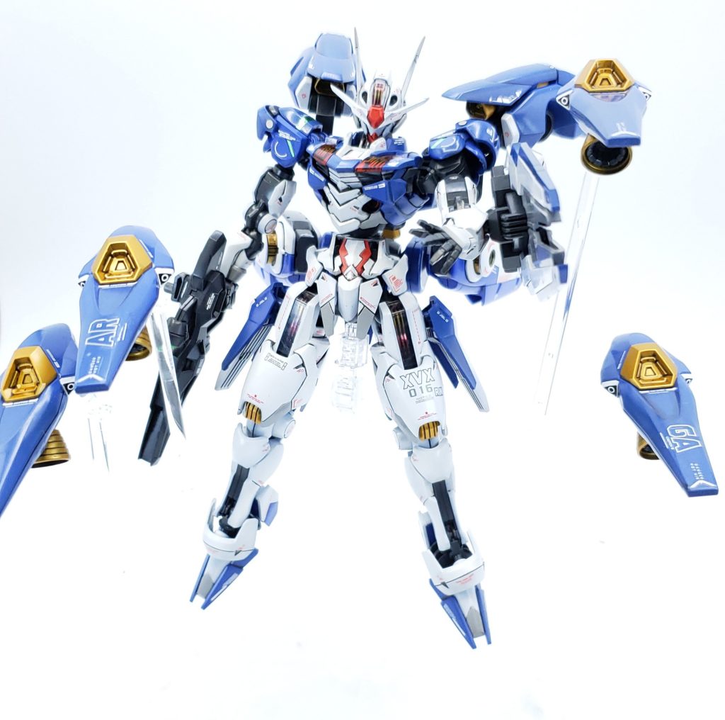 4枚のガンビットを飛ばしてオールレンジ攻撃！実は強化人士エラン1～4号までが宿ってます🤭w