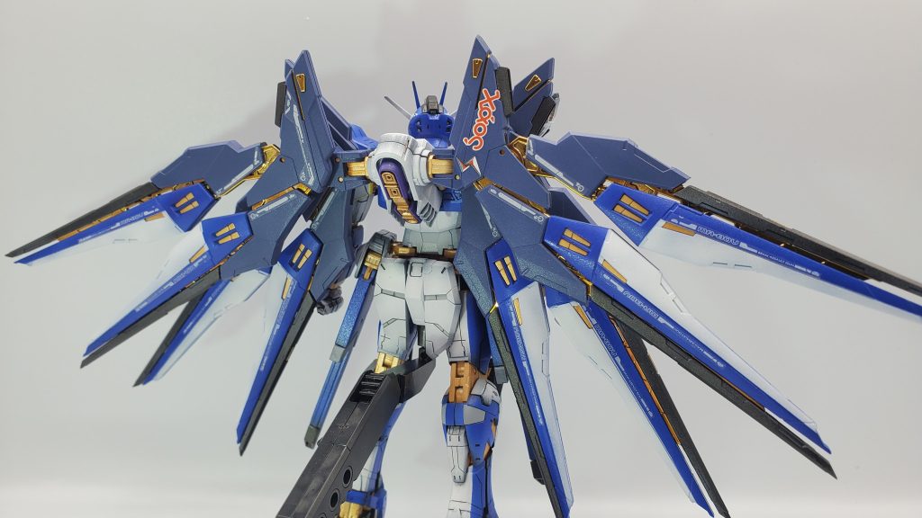 翼には、マクロスデカールを貼ってます。