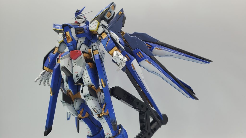 しかしながら、このキット、素組でも最高にかっこよく感動しました。このキット作成後に、ガンダムSEEDを見始めておりますが、刺激が強いアニメですね。