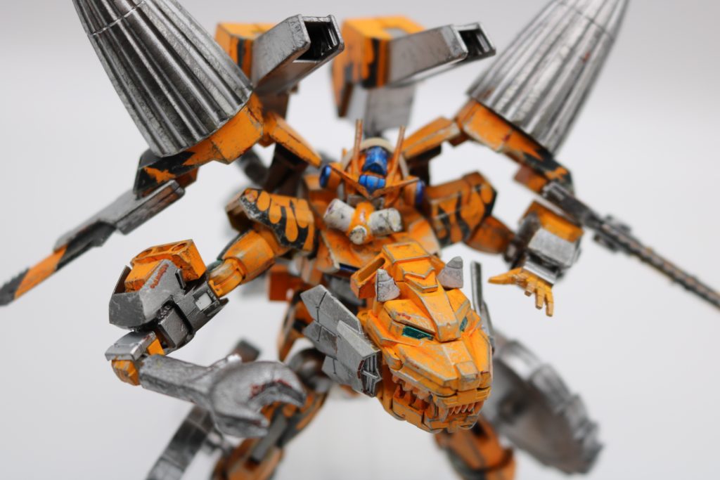 スパナデッカー・スパナのように投げつけることも出来る。腰に二丁装備