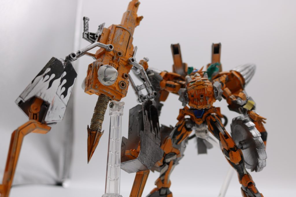 レンチの先端が開いて銛が露出。挟み込んで貫く。カラーレシピ本体オレンジ部・・・ガイア橙黄色シルバー・・・ステンレスシルバー緑・・・MR.カラーピーコックグリーン青・・・ステンレスシルバーの上からクリアブルー白・・・ガイアフラットホワイト