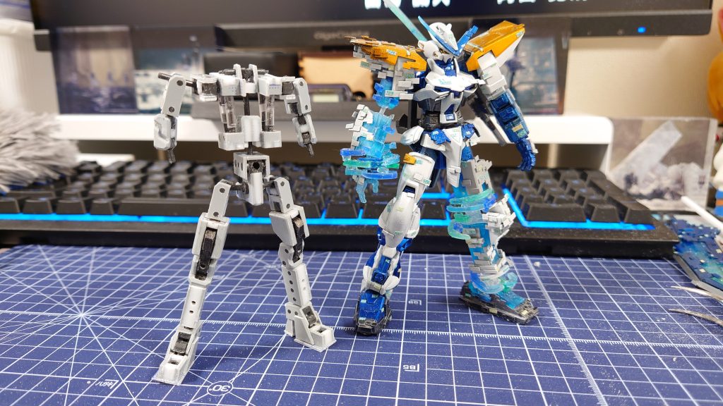 サイズはHGです。ここから装甲をチマチマ作っていきますが完成予定は、フリーダムにもジャスティスにも負けないつよつよデスティニーガンダムです。本来ならデスティニー買ってくればいいんですけど売ってないし、計画してる改造プランをやろうと思うと作業が大規模になりすぎるのでいっそ1から作った方がいいのでは…?ってことが始まりで勉強も兼ねてフレームから作ってみました。ガンプラなのか怪しいですが気長に頑張りたいと思います!年内に完成できたらいいなぁ〜。 最後までありがとうございました!