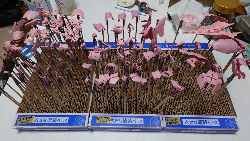 ベースにピンクサフを吹きました、パーツ数が多くパワーと愛が要ります✨