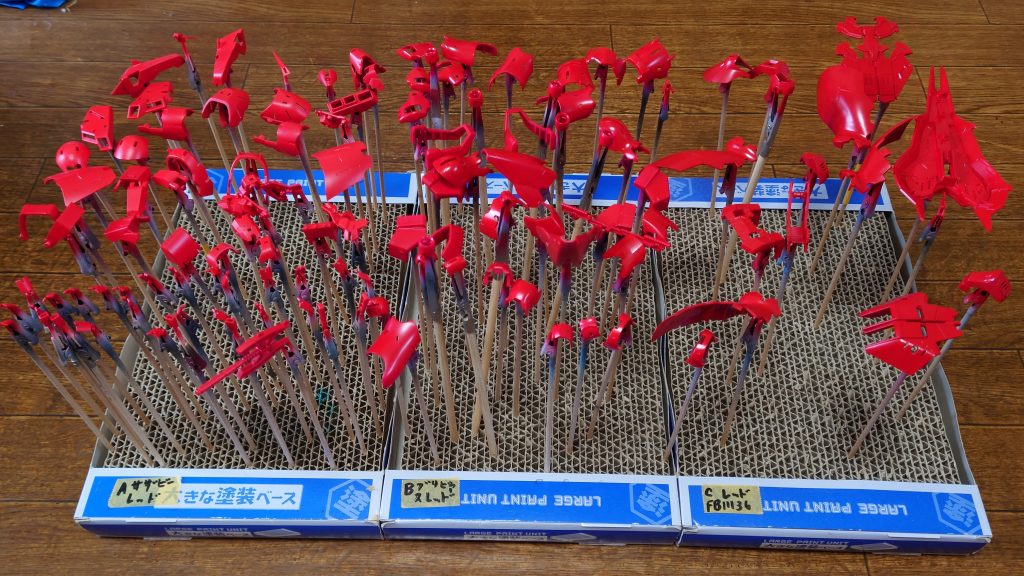 赤の色に1 ヶ月以上悩んで決めました。使用塗料は以下の通りです。赤1『サザビーレッド』赤2『ブリビアスレッド』赤3『レッドFB11136』