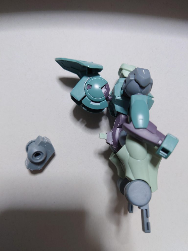 ザウォート腰パーツをハインドリーの腰に接続にはランナータグをカットしたものを使用。プラ板は今回使用しない方向にて。