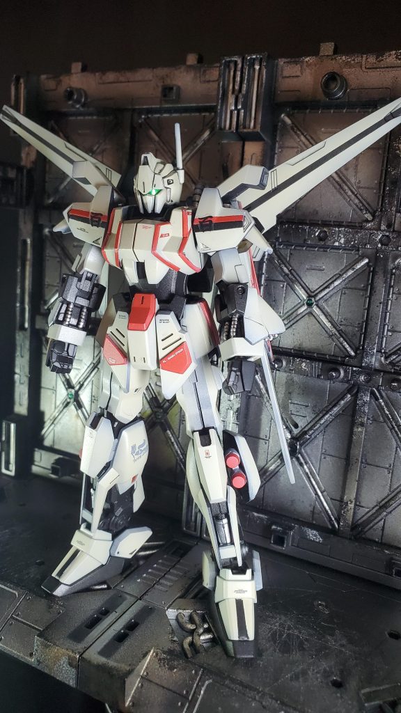 翼を開いた状態です。そう、前進翼をイメージしました。やはり、VF19といえば前進翼です。