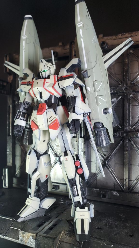 この前進翼にイサムスペシャルで作成したスーパーパーツがすっぽり収まります。ごつさがまして大満足です。