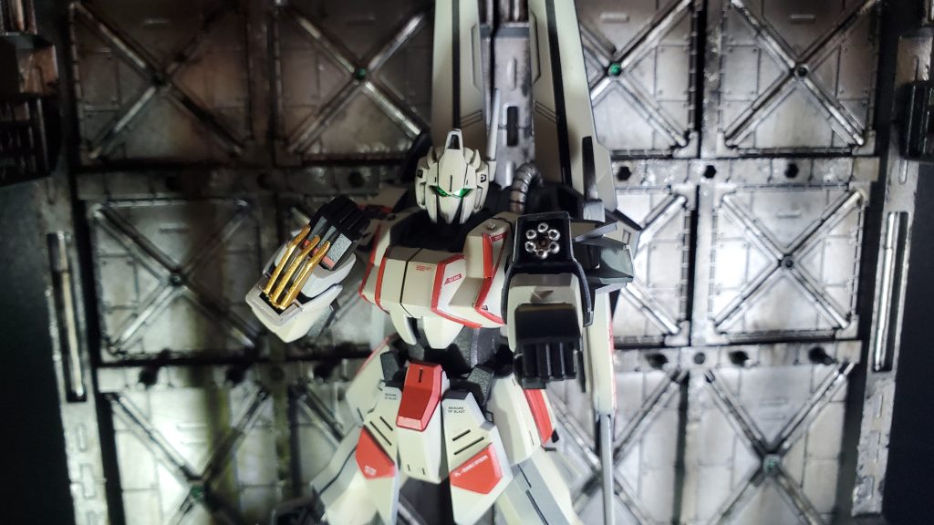 よくわからないまま、腕にガトリングとクローを仕込みました。完全なる思い付きです。