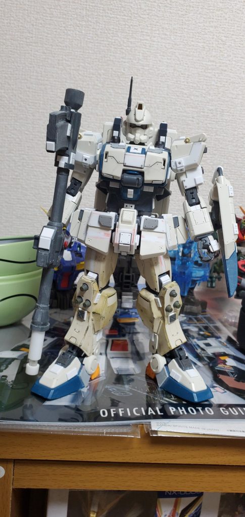 塗装前の最終段階ですプラ板をいっぱい使って追加装甲をイメージして改造を行いました