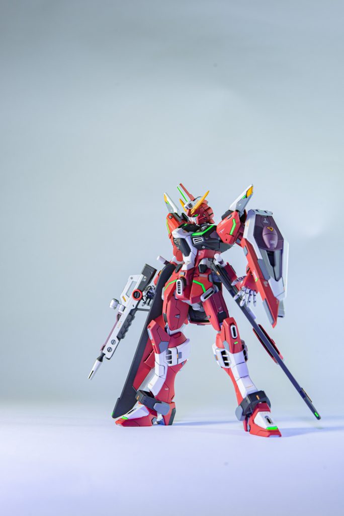 サイドスカートにはファトゥム01のウィングを移植。これにより、ファトゥムを突貫させてもある程度機動力が保たれると思われます。