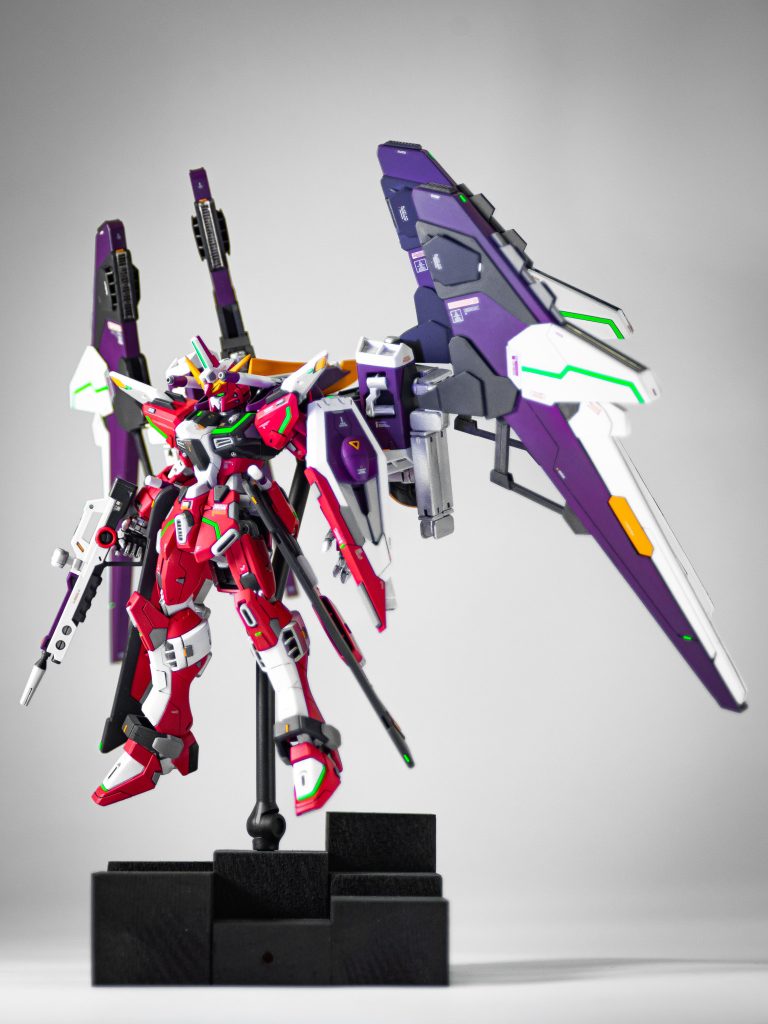 カラーリングは原作に近いものにしています。紫の調色は色々混ぜすぎてもう作れない…