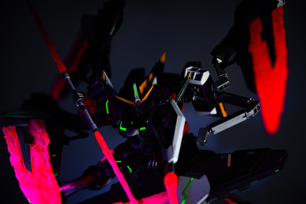 格好良いだけでなく、怖いマシン感を出したかったのです。