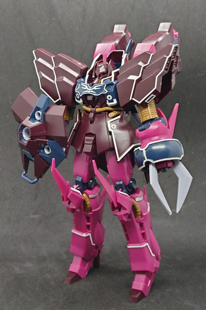 本来は右にも同じく腕があったのですが別の作品に使いたいんでアニメ版に寄せてます!以外とシールド大きいから左の可動域が狭まるのでこれはこれで良いかも(^o^)