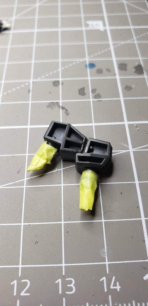 パチルスウルの首の付け根同士を合体させて接着、肉抜き穴埋めして顔面がボディの真上むく形にしときました( 'ω')ふぁっ