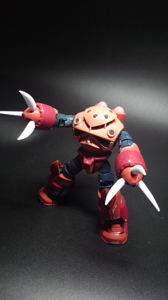 内部フレームがふにゃふにゃで、ポージングする際、腕は下がるわ、前屈になるわで大変でした😰