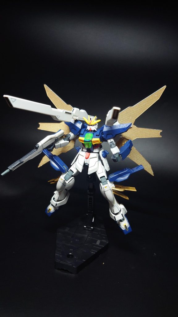 ホワイト部分以外は、ガンダムマーカーでベタ塗りしてます。リフレクター部分は、塗るかシールで迷ったのですが、塗ってよかったです。