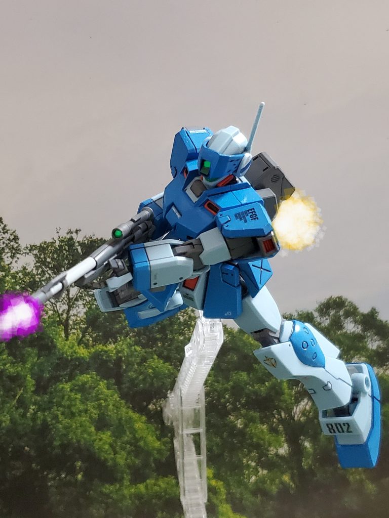 狙撃部隊を護衛するMS部隊がブラッド少尉ら急襲部隊を迎撃~😭💦これは北米戦線で恐れられている連邦802エース部隊😱❕しかも、最新機種のジムのようである😢