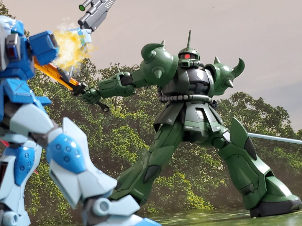 僅かなチャンスを逃さず接近して、ジムの右腕を切り落とすブラッド少尉✨