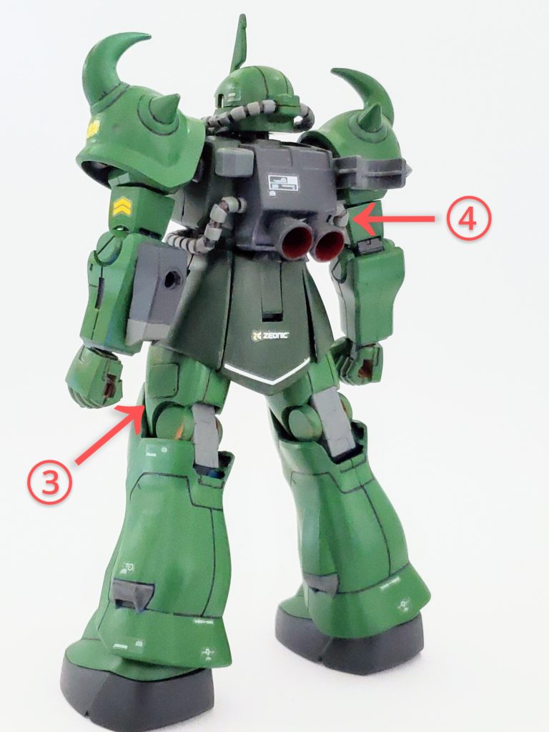 ③太ももはザクの部分なので、動力パイプの穴をプラ板で塞いでます💦④バックパック🎒にバーニアを二基接続❗下から見ないと判りませんが、下方にも丸バーニアを接着🎶左右にはバズーカとヒート剣の担架パーツを接続してます👍バックパックの中にはポリキャップを沢山仕込み、接続していますのでポロリはありません😎✨⑤仕上げは、ボディ以外の塗装とスジ彫り少々、脚部の可動域アップのためにヒザ裏の削り込み❕そして艶消しスプレーで仕上げです😌🎵