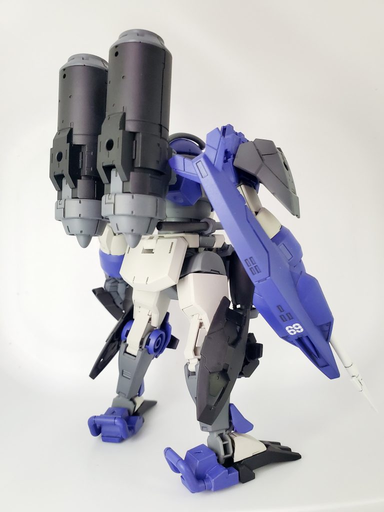 デミトレーナーに水中装備を色々付けてみました。30MMとメルクワンの装備を移植しています。タンクユニットの存在感が大きい。