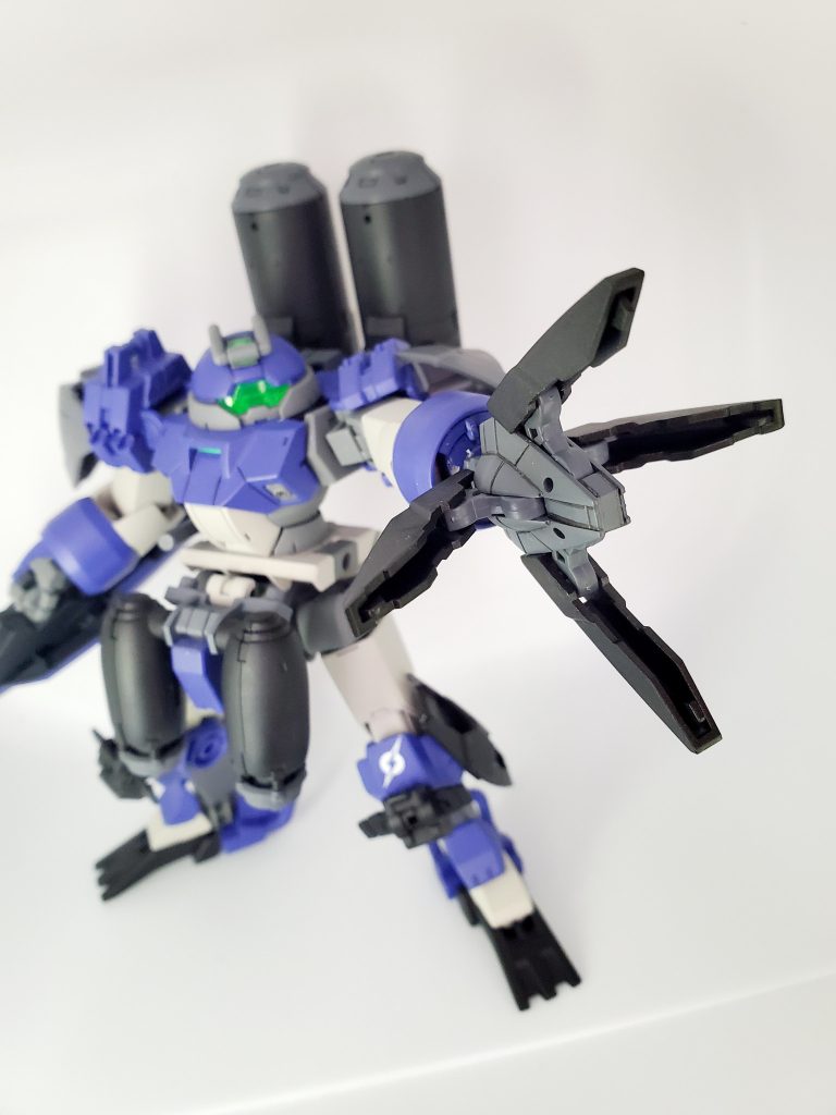 接近戦用のクロー、通常のマニピュレーターへの換装も可能である。