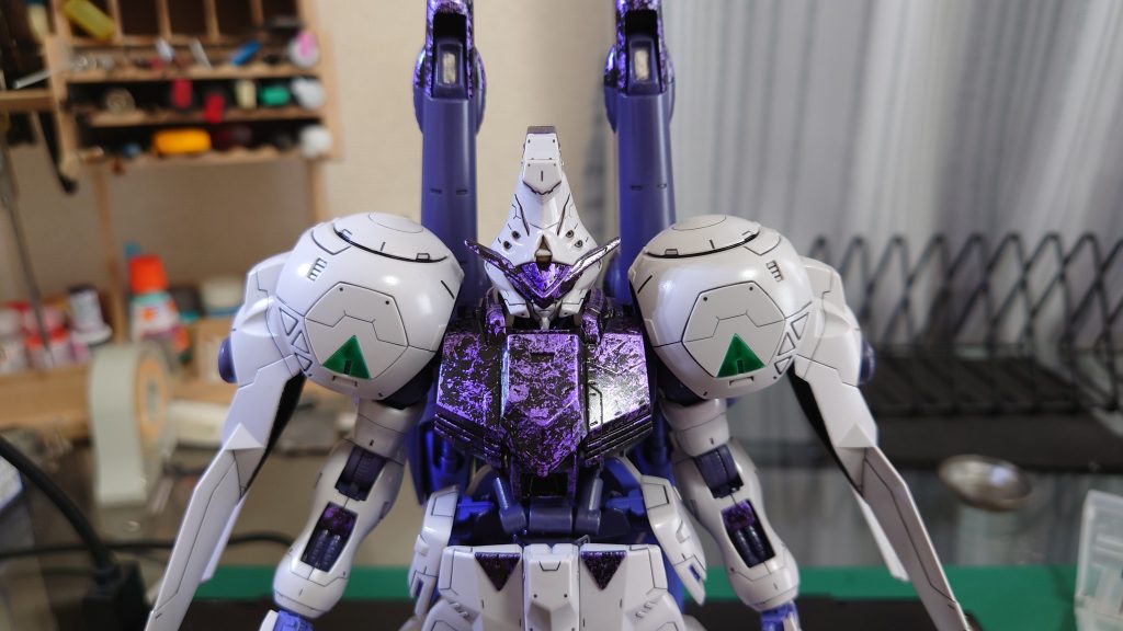 ラップ塗装、墨入れ後、光沢コートで仕上げました。