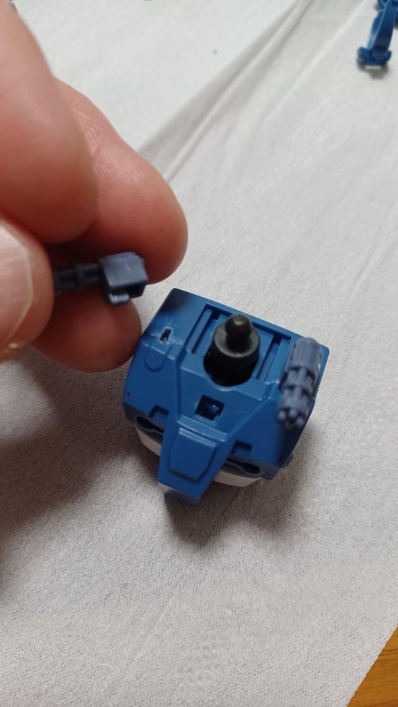 肩にマシンキャノンを追加しました！